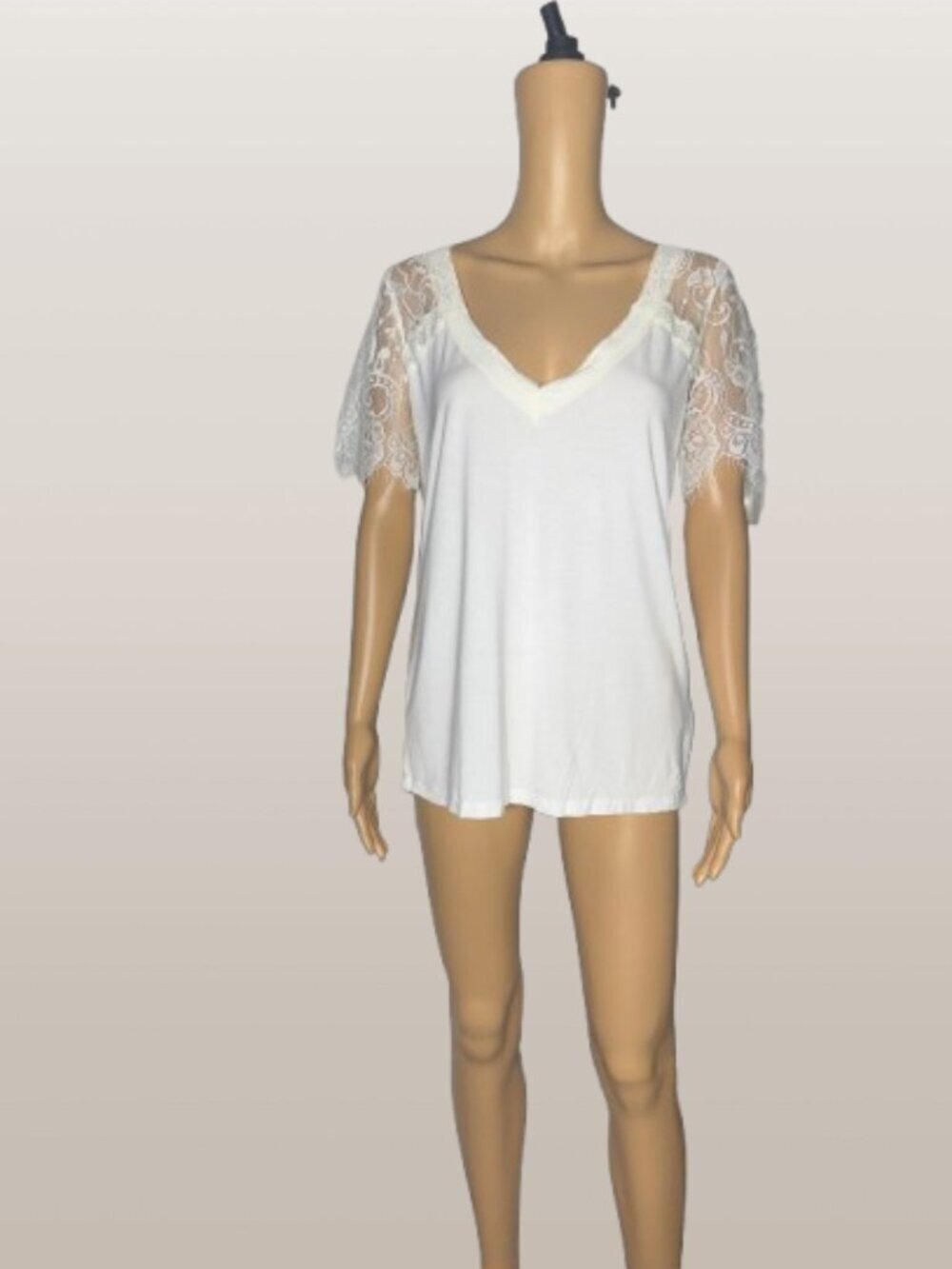 POL Pullover Blouse with Lace Short Sleeve V-Neck Accent Size Medium